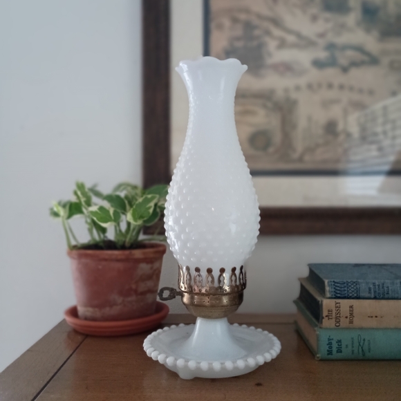 Vintage milk glass lamp - Picture 9 of 9